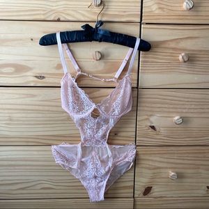 Victoria’s Secret + Soft Pink Lace Lingerie + 36C